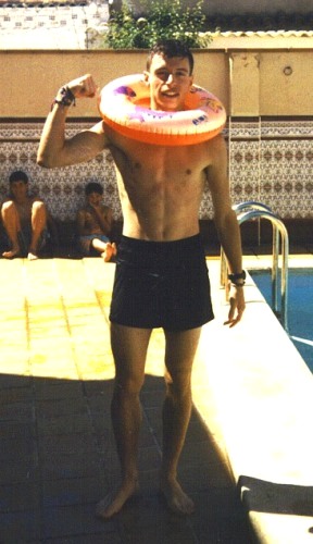 Cañón haciendo una pose